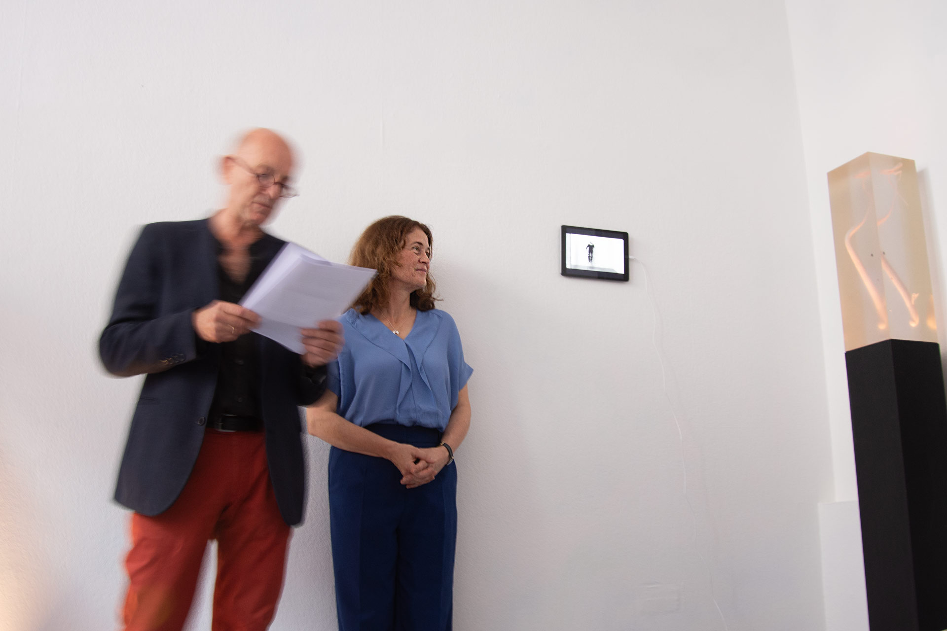 ulrich_heubleineroeffnung_ach-ariadne_stich_kunstraum-neudeli-leipzig Dr. Ulrich Heublein spricht im Kunstraum Neu Deli die Eröffnungsrede zu st.ich/stich: "Ach, Ariadne!"